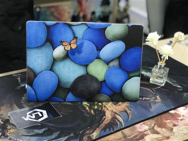 Ảnh đại diện sản phẩm Skin laptop Mẫu con bướm và những hòn đá sắc màu